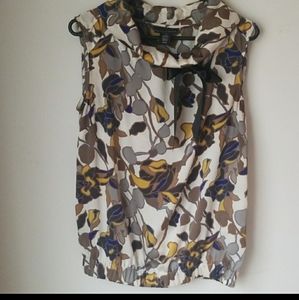 Apostrophe sleeveless blouse
